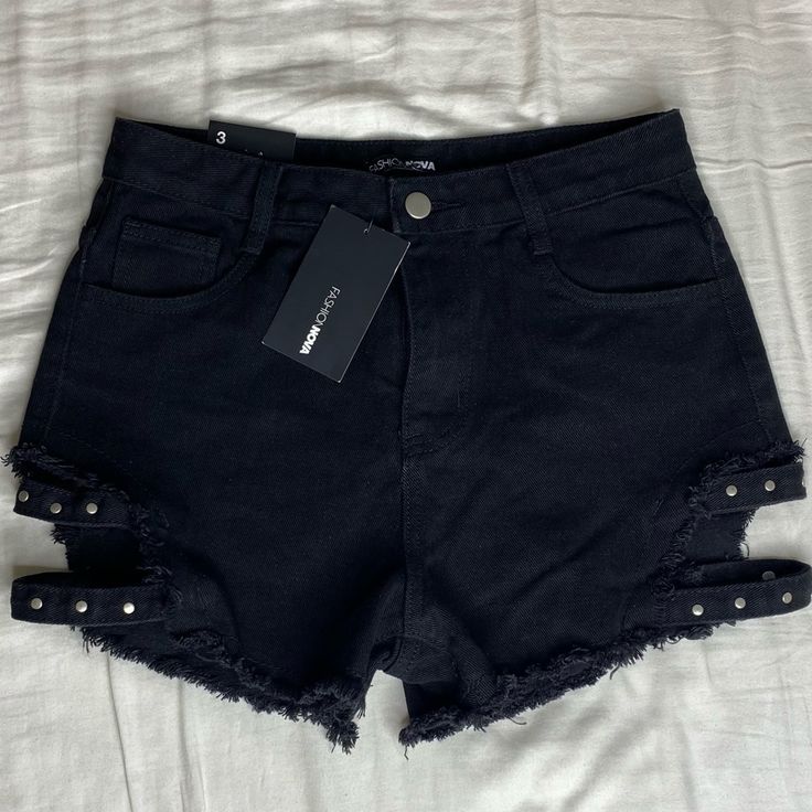 Short Black Fashion Nova Size 3 Black Grunge Bottoms For Night Out, Black Jean Shorts For Summer Streetwear, Short Length Black Punk Bottoms, Edgy Black Jean Shorts For Streetwear, Edgy Black Jean Shorts For Spring, Punk Black Shorts For Spring, Black Punk Jean Shorts For Spring, Black Grunge Jean Shorts For Spring, Punk Style Black Cutoff Shorts