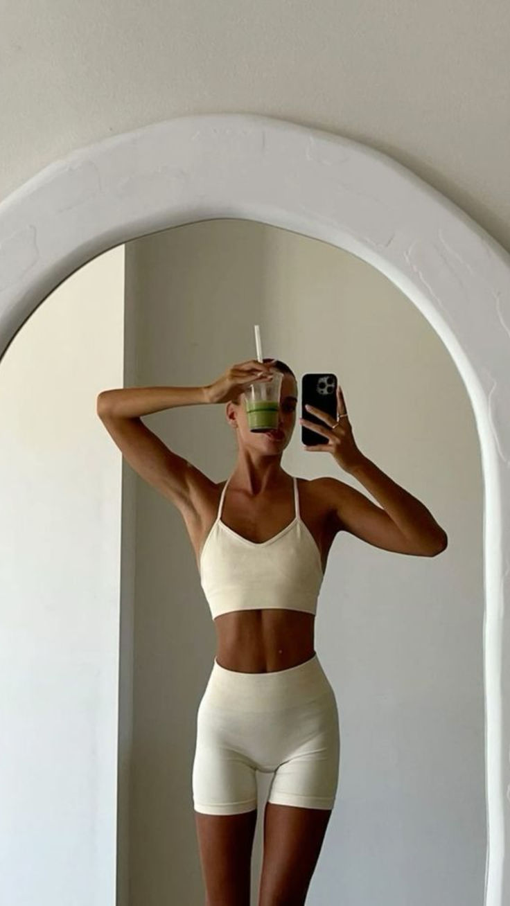 Cream white aesthetic gym outfit. Clean Girl Aesthetic. Gym Era. GymTok | Fitness | Gym | Pilates | Yoga | Wellness | Outfit Ideas | Style Pilates Outfit, Pilates Body, Gym Fits, Pilates Yoga, Fitness Inspiration Body, Body Motivation, Healthy Girl, Gym Style, Workout Aesthetic