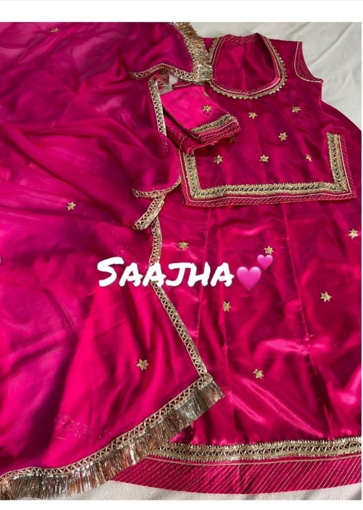 Gotapatti Work Rajputi Poshak, Rajputi Dress Design, Poshak Aesthetic, Rajputi Poshak Designs, Rajputi Lehenga, Poshak Rajputi, Duppattas Designs Ideas, Indian Clothes Women, Rajasthani Poshak