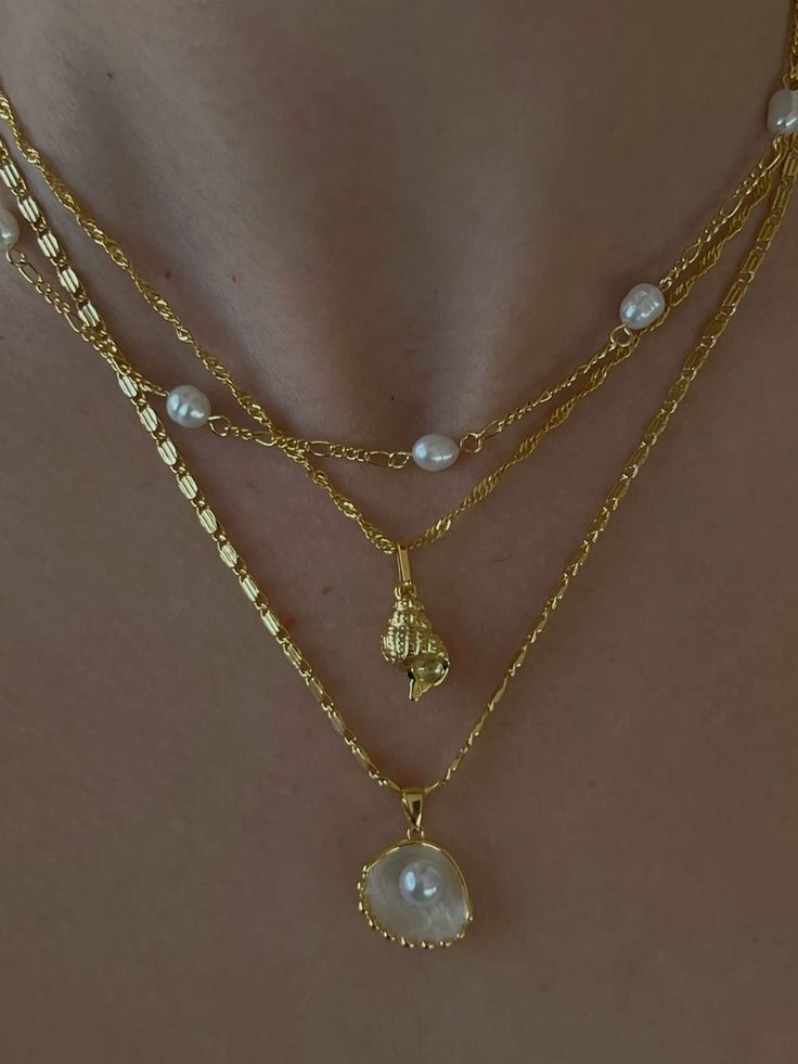 gold jewelry, gold necklaces, necklace with pendant, pearl necklace, necklaces layered, necklace stack, aesthetic jewelry, trendy jewelry, jewelry trends 2024 #Jewelry #Fashion #StatementJewelry #Accessories #Style #HandmadeJewelry #JewelryDesign #Gemstone #JewelryLovers #JewelryAddict Summer 2024 Jewelry, Fashion Accessories Aesthetic, Gold Jewelry Stacking, Gold Layer Necklace, Gold Trendy Jewellery, Gold Jewelry Pearl, Layered Jewelry Gold, Cute Gold Jewelry Aesthetic, Gold Stack Necklace