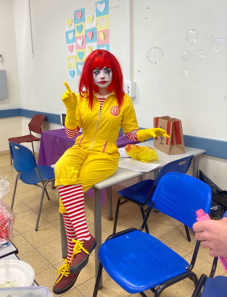 Mcdonald Costume, Ronald Mcdonald Costume, Knitting Humor Funny, Clown Costume Women, 1366x768 Wallpaper Hd, Superhero Cosplay, Cute Clown, Clown Costume, Horror Movie Characters