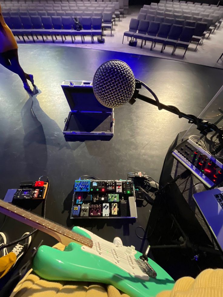 a microphone, keyboard and other musical equipment on a table