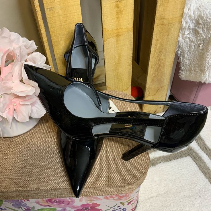 New With Tags Zara Pumps Black Never Worm Size 10 Chic Black Zara Heels, Trendy Black Heels For Office, Zara Black Heels For Night Out, Zara Black Party Heels, Zara Sleek Heels, Casual Black Zara Heels, Sleek Fitted Zara Heels, Zara Pumps, Shoes Pumps