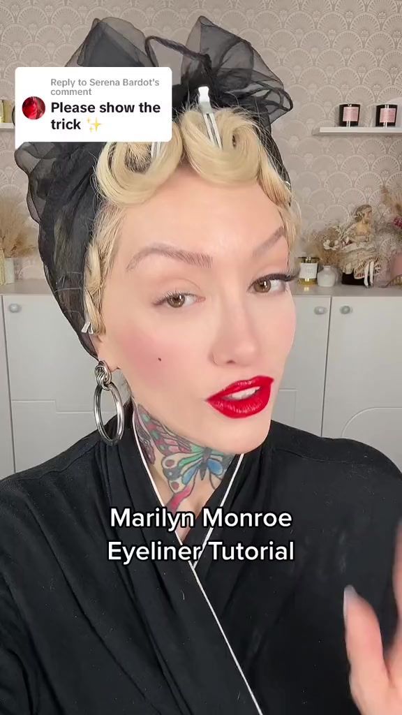 Marilyn Monroe Eyeliner, Maquillage Pin Up, Marilyn Monroe Makeup, 1950s Makeup, 50s Makeup, Vintage Makeup Looks, Pin Up Makeup, Drag Make-up, Tutorial Eyeliner