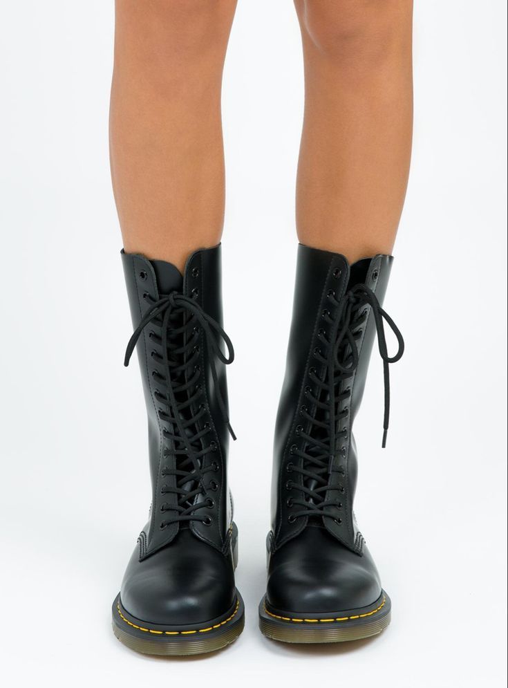 Dr Martens Long Boots, High Doc Martens, Dr Martins Outfits, Docs Boots, Dr Martens Outfits, Doc Marten Boot, Dr Martens Style, Goth Wardrobe, Martens Style