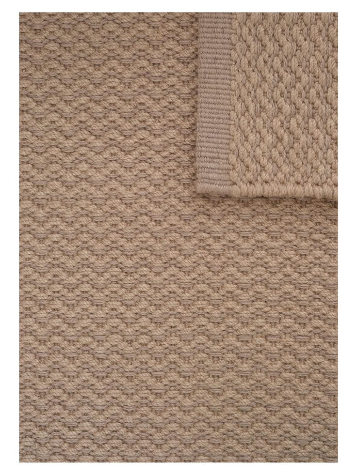 a beige rug with two different colors on the bottom and one is light brown in color