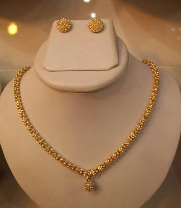 Simple gold jewellery Gold Jewelry Simple Necklace Short, Gold Set Simple Design, Gold Jewelry Design Indian, Simple Necklace Gold Indian Latest, Simple Indian Gold Necklace, Gold Jewellery Design Necklaces Simple, Simple Gold Neckles, Magalasutra Designs Gold Simple, Gold Jewelry Simple Necklace Unique