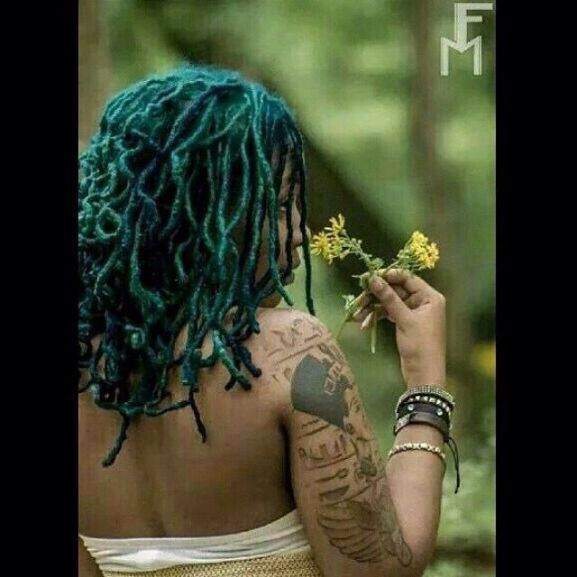 Big Dreads Locs Men, Teal Faux Locs, Green Faux Locs, Teal Dreads, Teal Locs, Coloured Locs, Green Dreadlocks, Green Locs, Pretty Locs