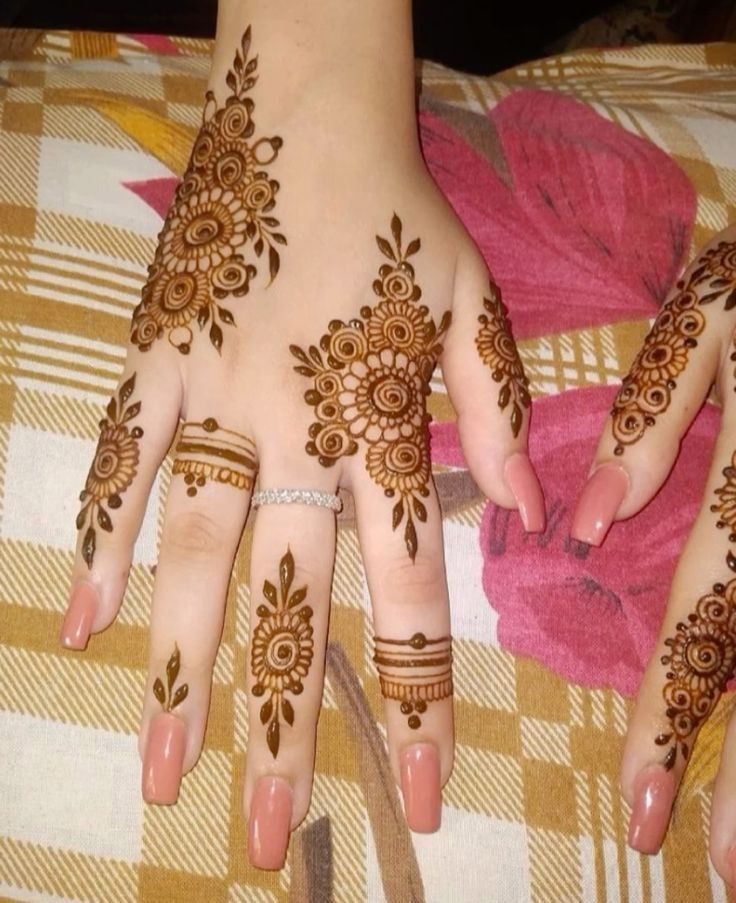 two hands with hendi designs on them