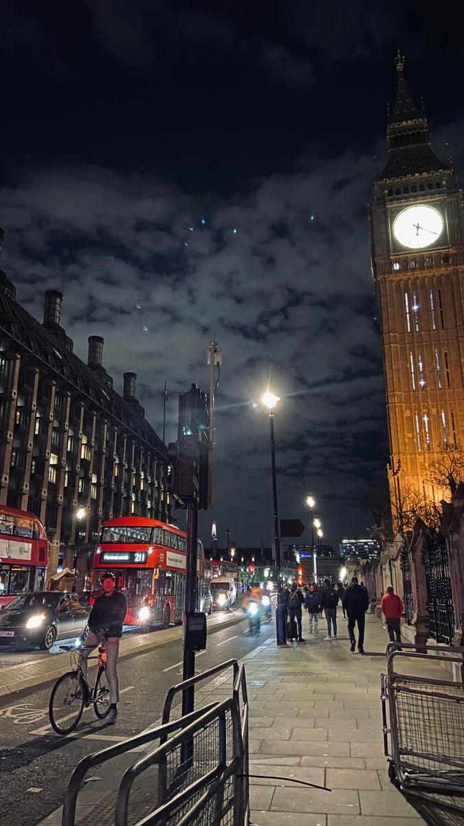 Vistas del Big Ben de noche London City Wallpaper, London Night Aesthetic, England Vacation, London Wallpaper, Study In London, England Aesthetic, Aesthetic London, London Vibes, London Dreams