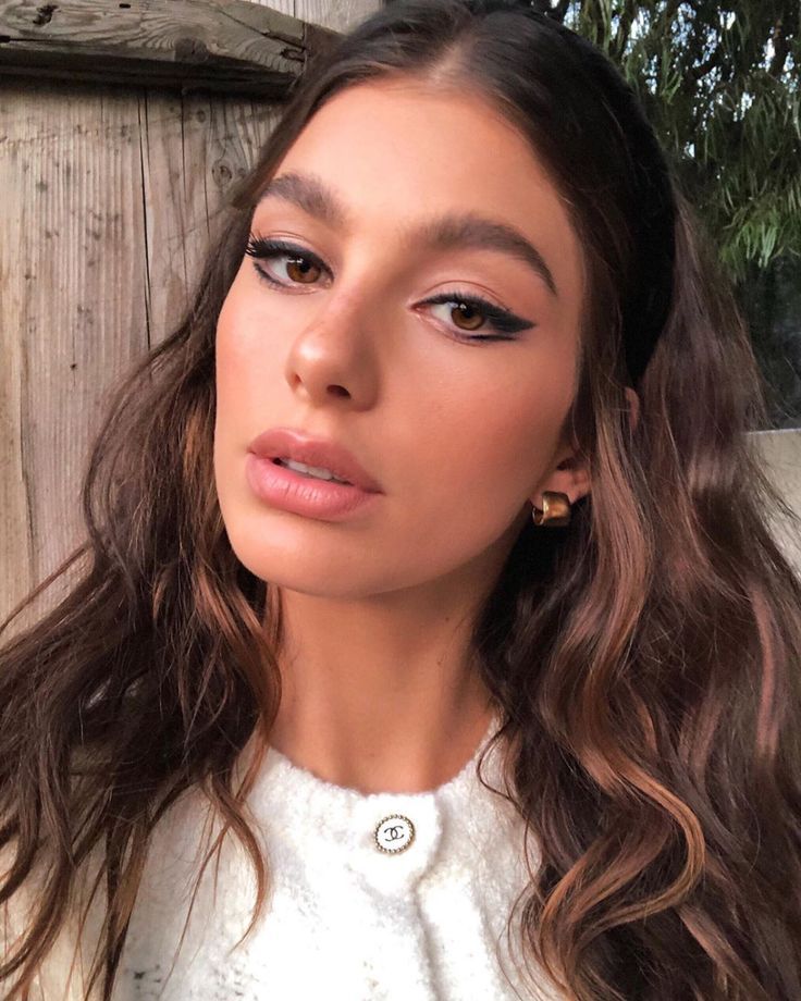 kale teter on Instagram: “French girl daydream ❤ @camilamorrone last night for @chanelofficial 👁 St #frenchgirlhair #hairstyles Camila Dunne Makeup, French Smokey Eye, Camila Morrone Chanel, Black Outfit Makeup Look, French Makeup Looks, All Black Outfit Makeup Looks, Makeup Looks Night Out, French Eye Makeup, Makeup For All Black Outfit