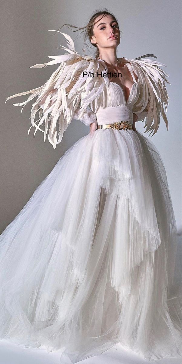 Feather Fashion Couture, Bird Inspired Fashion, Angle Dress, White Feather Dress, Magic Flute, Feather Fashion, Feather Skirt, Style 2023, Western Wedding