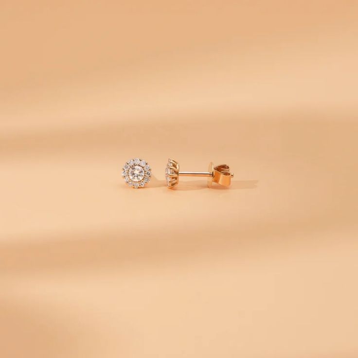 Solid Gold Diamond Halo Studs Diamond Centerpiece, Handmade Fine Jewelry, Gold Stud Earrings, Diamond Carat, Handcrafted Earrings, Gold Stud, Diamond Halo, Gold Set, Quality Diamonds