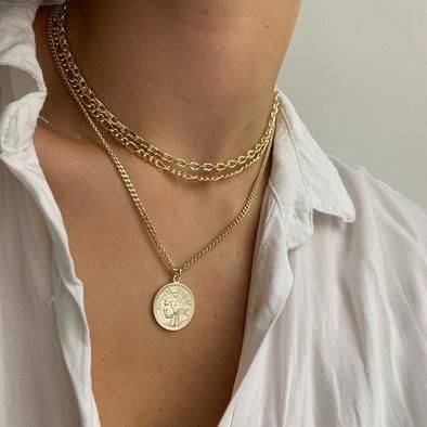 Necklaces Inspiration, Money Necklace, Yes Queen, Evry Jewels, Necklace Stack, Layering Necklaces, Outfit Jewelry, Necklace Layering, Best Jewelry Stores