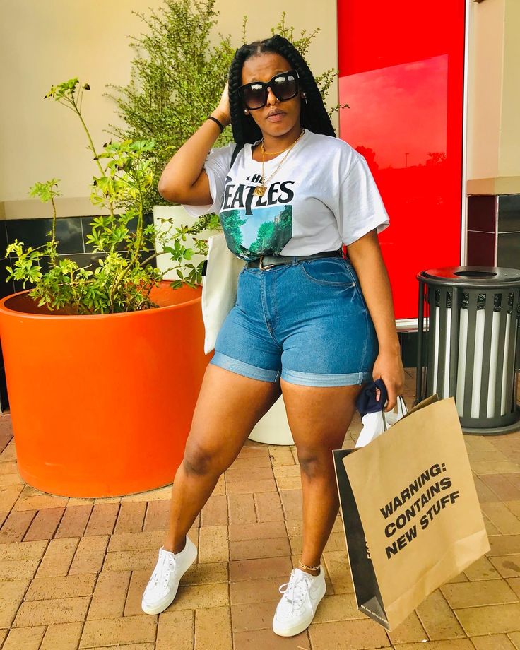 Denim Shorts Outfit Summer Black Women, Plus Size Summer Outfits Shorts, Plus Size Summer Outfits Casual, Summer Outfits Big Stomach, White Jeans Outfit Summer, Plus Size Shorts Outfit, Plus Size Summer Outfits Big Stomach, Denim Shorts Outfit Summer, High Waisted Shorts Outfit