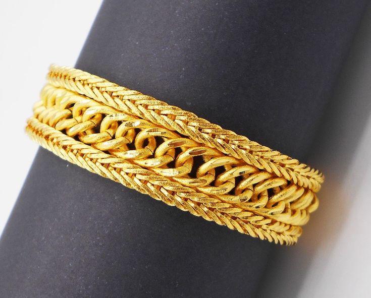 Thai Jewelry, Plating Techniques, Family Jewelry, Bracelets Design, Handcrafted Bracelets, Thai Style, Jewelry Bag, Gold Bangle Bracelet, Gold Bangle