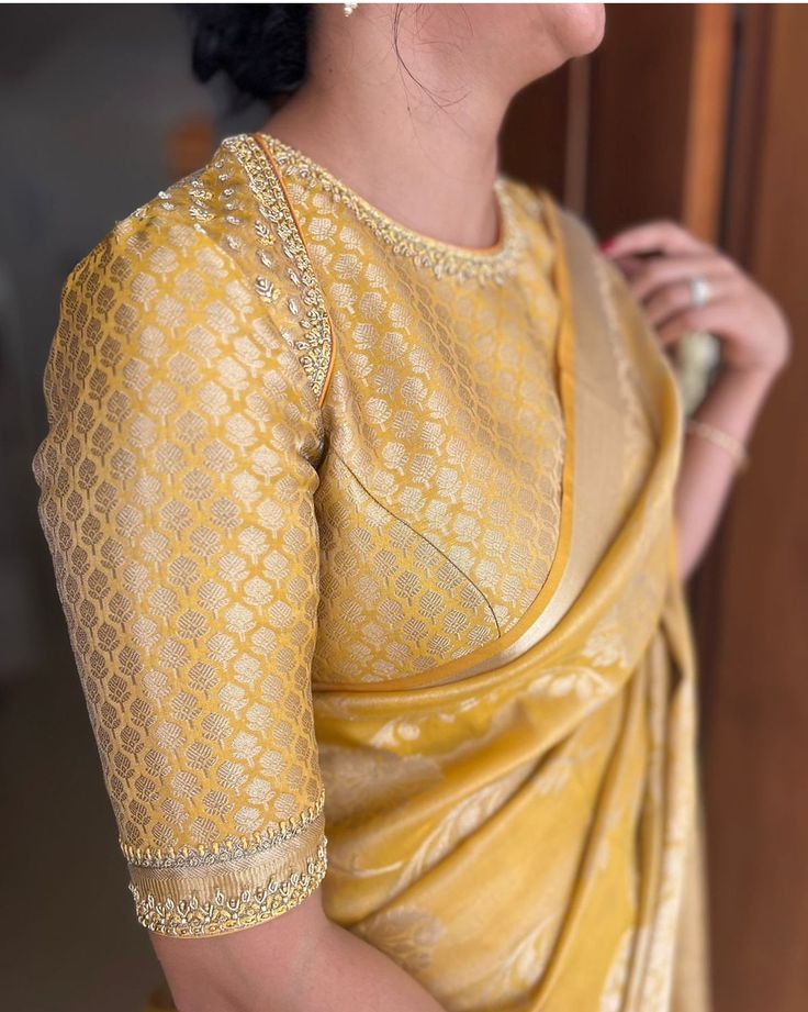 Necklines For Blouses Indian, Simple Blouse Designs For Lengha, Yellow Maggam Blouse, Blouse Designs For Benarasi Saree, Blouse Designs For Brocade Blouse, Sari Work Blouse Designs, Banarasi Blouse Work Designs, Border Design For Blouse, Brocade Blouse Work Designs