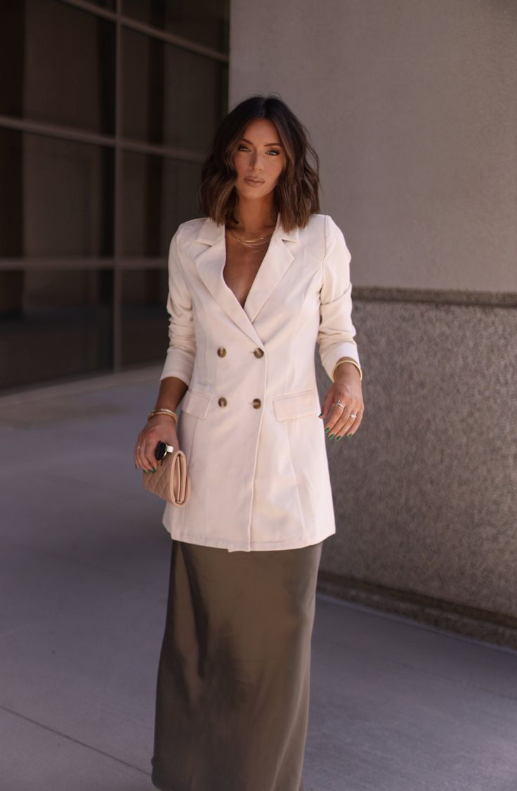 Expertly crafted with shoulder pads, faux pockets, and an oversized fit, the Elegant Evening Blazer exudes luxurious style and sophistication. Its structured silhouette adds a touch of elegance to any ensemble, making it a perfect choice for any formal event or special occasion. Fabric 100% polyester