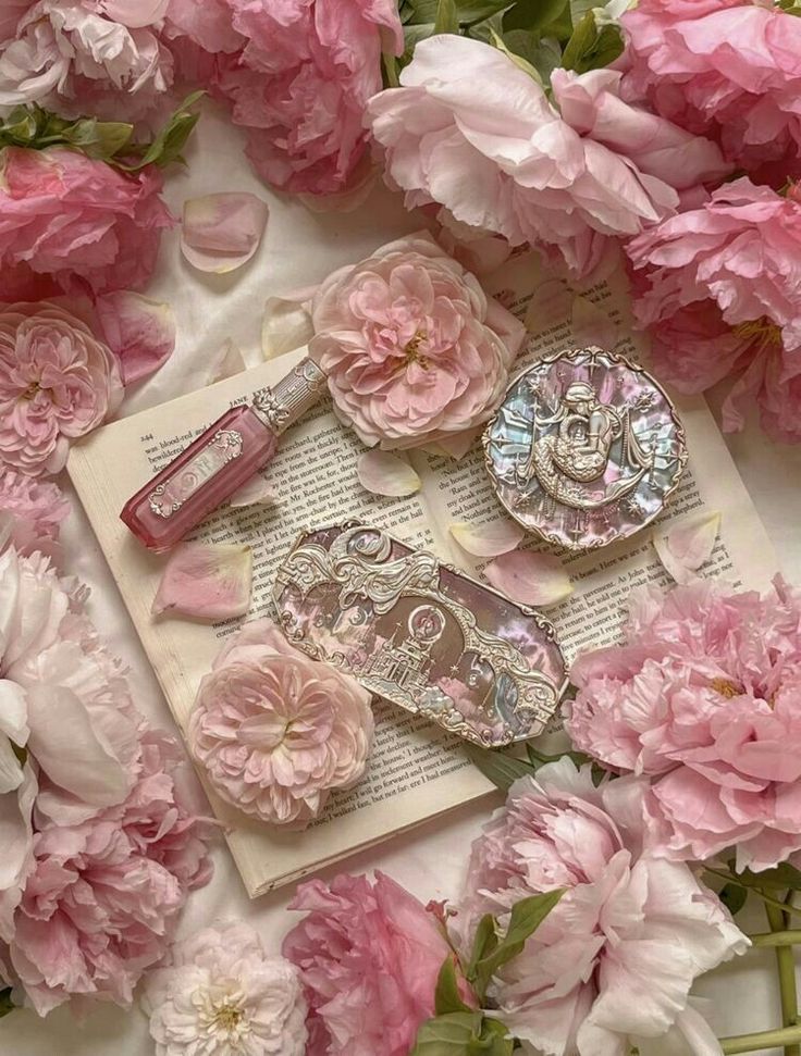 Flower Knows Makeup, Flower Makeup, Princess Makeup, Flower Knows, Soft Pink Theme, Pretty Pink Princess, Makeup Package, Olive Young, Fancy Makeup