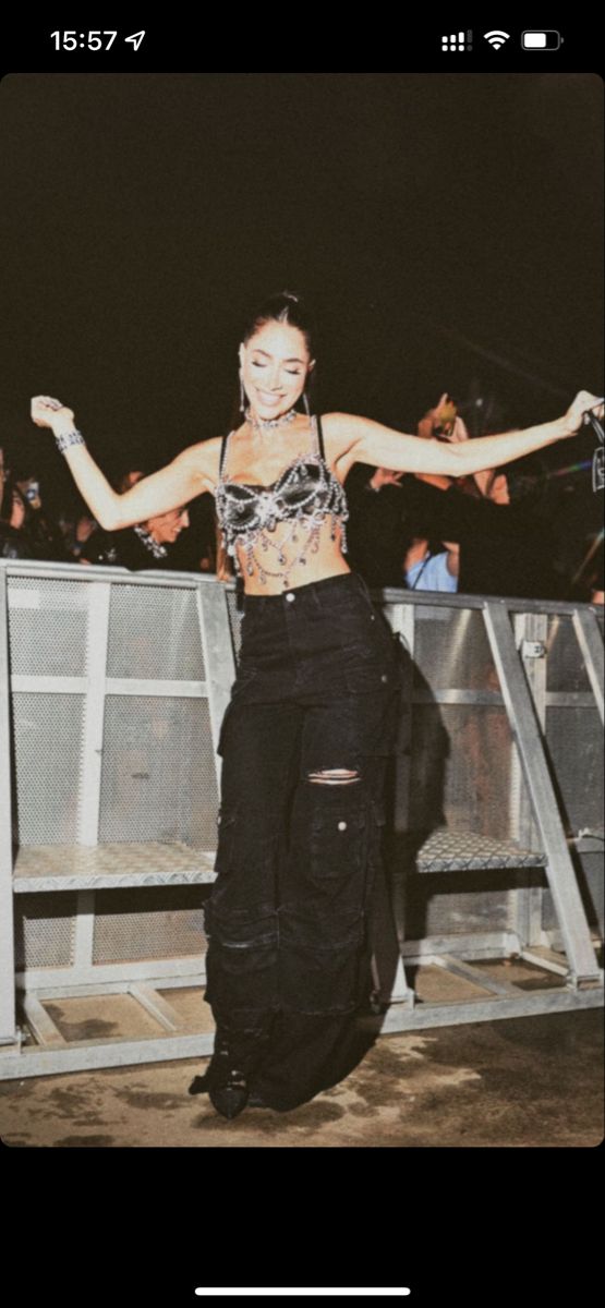 Chill Edm Concert Outfit, Acoustic Outfit Style, Concert Outfit Electronic, Big Gigantic Concert Outfit, Pleated Skirt Festival Outfit, Night Lovell Concert Outfit, Concert Pit Outfit, La La Palooza Outfits, Trap Outfit Girl Concert