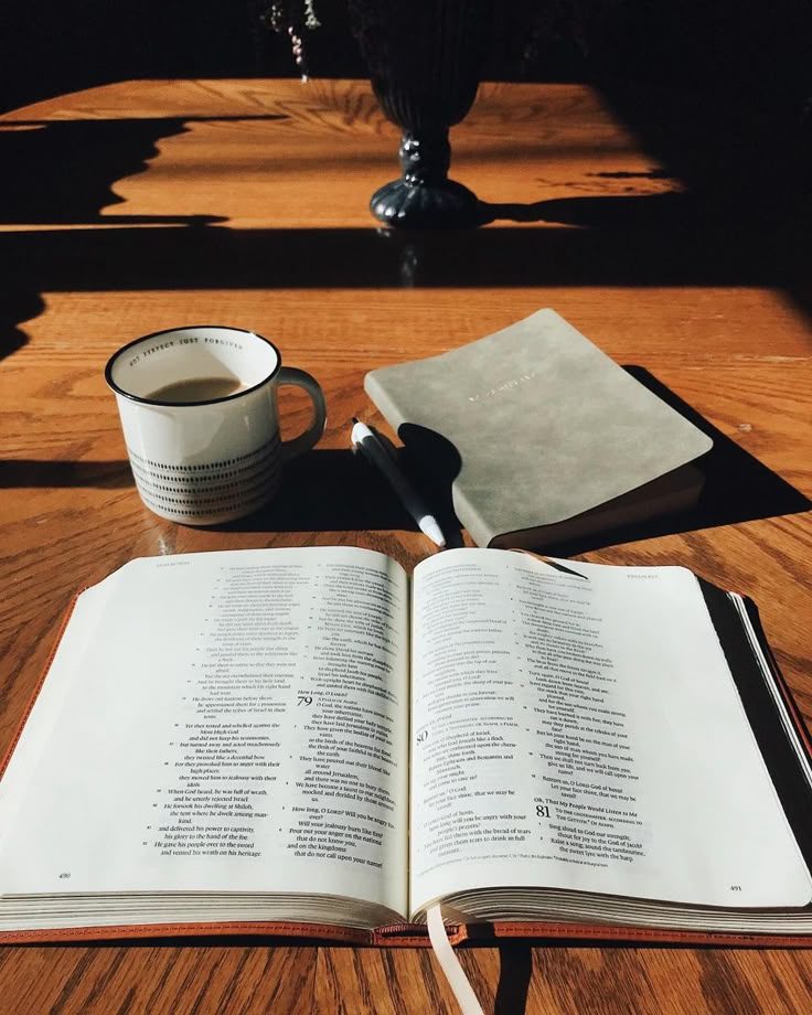 BIBLE STUDY Morning Bible Time, Pretty Bibles, Bible Marking, Coffee Bible, New Year Vision, Morning Quiet Time, Quiet Time With God, Hand Written Notes, The Older Sister