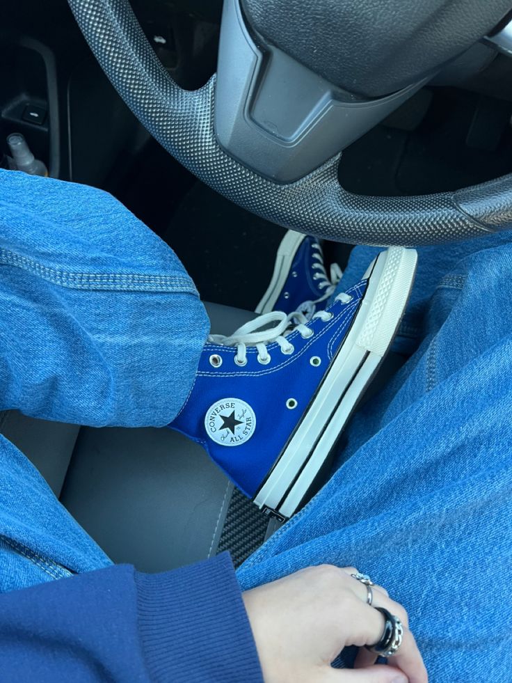 Royal Blue Platform Converse, Dark Blue Platform Converse, Navy Blue Platform Converse, Outfit With Blue Converse, Royal Blue Converse Outfit, Dark Blue Converse Outfit, Blue Converse Outfit Men, Converse Blue Outfit, Blue Adidas Shoes Outfit