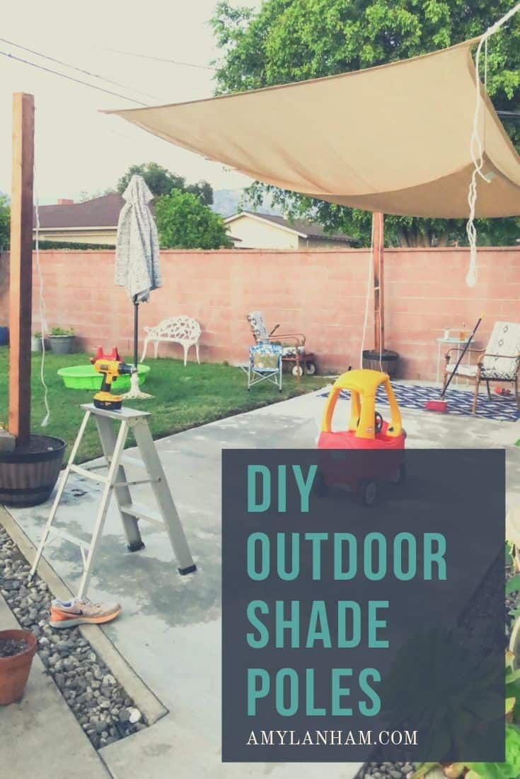 an outdoor shade pole with the words diy outdoor shade poles on it in front of a backyard