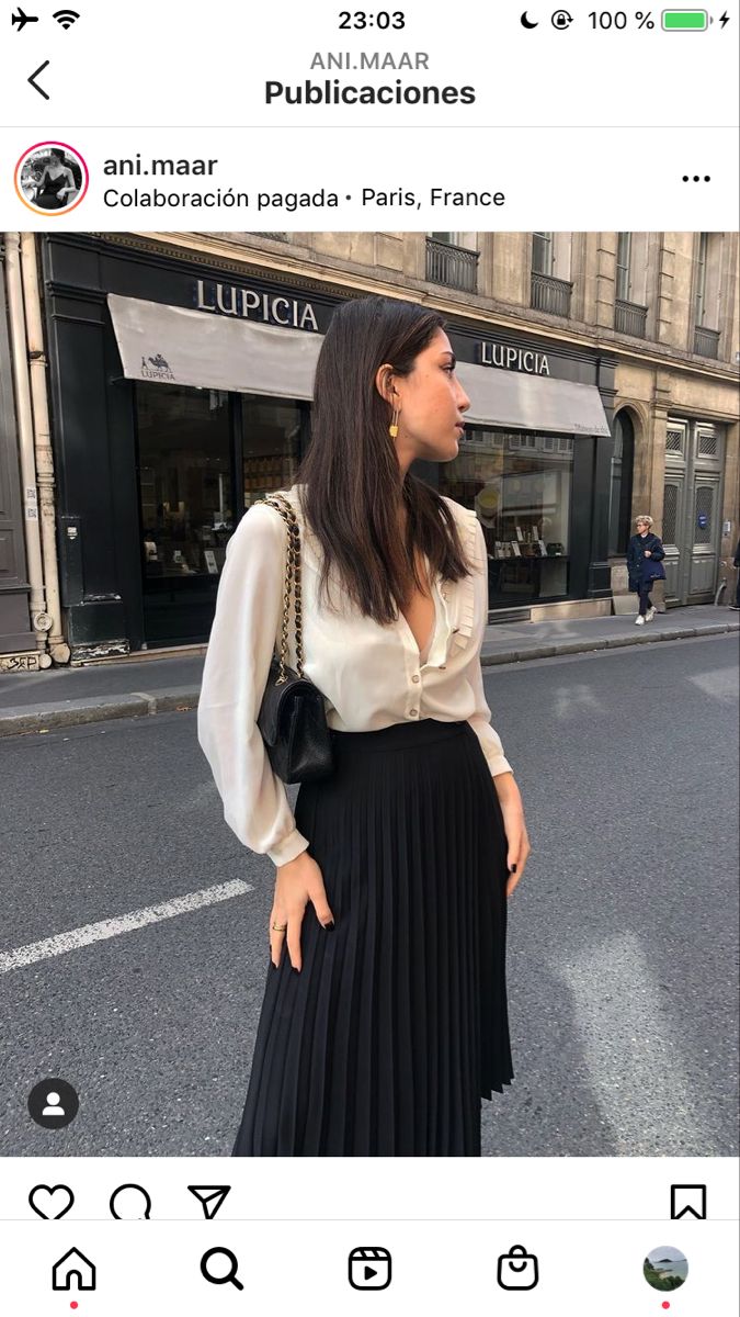 Summer Pleated Skirt Outfit, Black Pleated Skirt Outfit Summer, Black Pleated Midi Skirt Outfit, Pleated Skirt Outfit Spring, Pleated Black Skirt Outfit, Pleated Skirt Outfit Summer, Pleated Skirt Outfit Ideas, Black Pleated Skirt Outfit, Pleated Midi Skirt Outfit