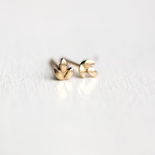 Delicate Fine Jewelry, Small Earrings Gold, Simple Gold Earrings, Melanie Casey, Antique Jewellery Designs, Gold Chain Design, Fancy Jewellery Designs, Baby Earrings, Simple Stud Earrings