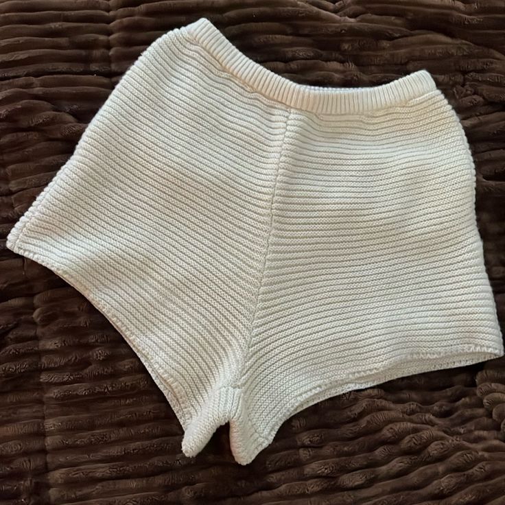 Sabo Skirt Cream Knit High Waisted Short S Nwot Beige Shaping Seamless Shorts, Cream Fitted High-waisted Shorts, Beach Mini Skirt With Built-in Shorts And Stretch, Beach Stretch Mini Skirt With Built-in Shorts, Sabo Skirt, High Waisted, Womens Shorts, Cream, Knitting