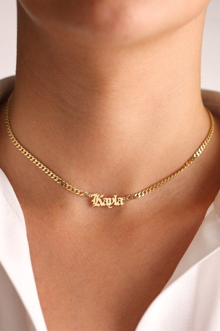 14K Gold Name Necklace, Gothic Name Necklace, Gold Name Necklace, Name Necklace With Curb Chain , Birthday Gift for Her, Mothers Day Gift S H O W ∙ Y O U R ∙ S T Y L E UNIQUE ♥ Dainty Curb Gothic Name necklace in 18 K Gold plated, Sterling Silver plated or Rose gold plated PERFECT GIFT ♥ Make your friends or family happy with this exclusive gift. MINIMALIST DESIGN ♥ Wear this jewellery with joy and show your style with the wonderful designs. SATISFACTION GUARANTEE ♥ Your satisfaction is always o Curb Chain Necklace For Gifts, Gold Nameplate Charm Necklace For Birthday, Gold Custom Necklace For Birthday, Customized Gold Jewelry For Birthday, Anniversary Nameplate Necklace With Curb Chain, Silver Curb Chain Jewelry For Birthday, Initial Birthstone Necklace, Old English Names, Family Birthstone Necklace