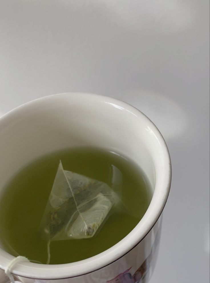 Green Tea Asthetic Picture, Green Tea Drink Aesthetic, Hot Green Tea Aesthetic, Green Tea Aesthetic Matcha, Greentea Drink Aesthetic, Mint Tea Aesthetic, Tea Green Aesthetic, Dieting Aesthetic, Drinking Tea Aesthetic