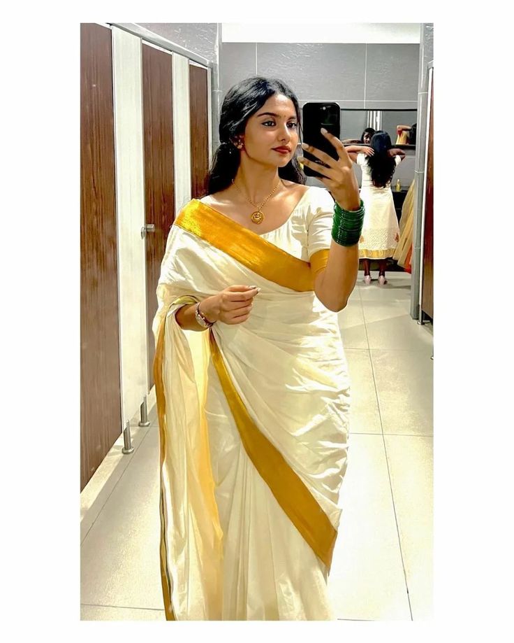 Pongal Dress For Women, Tamil Girls Saree Look, Kerala Outfits Women, South Indian White Saree Look, Kerala Saree Styling, Onam Saree Looks, Traditional South Indian Look, Kerala Style Saree, South Indian Saree Look