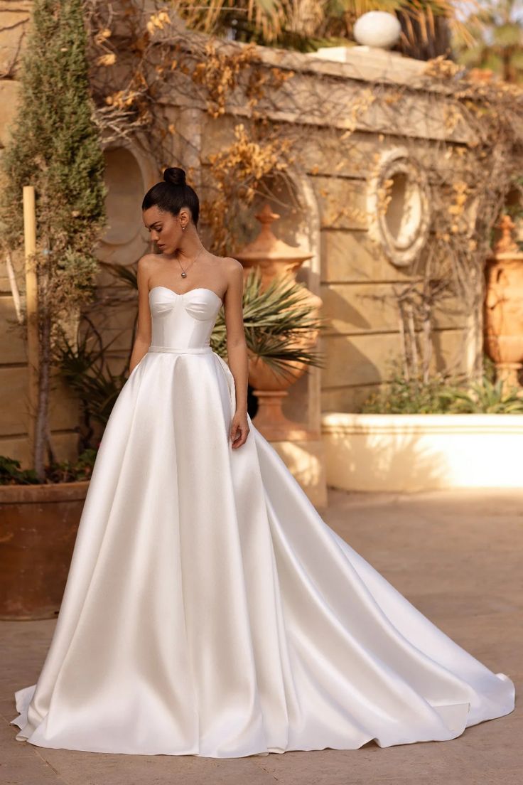 Brigit by Perfioni https://www.marelliexclusive.boutique/products/brigit-by-perfioni Satin Ball Gown Wedding Dress, Marie Antoinette Dresses, Antoinette Dress, Satin Ball Gown, Sequin Evening Gowns, Queen Dress, Fantasy Dress, Gown Wedding, Ball Gowns Wedding