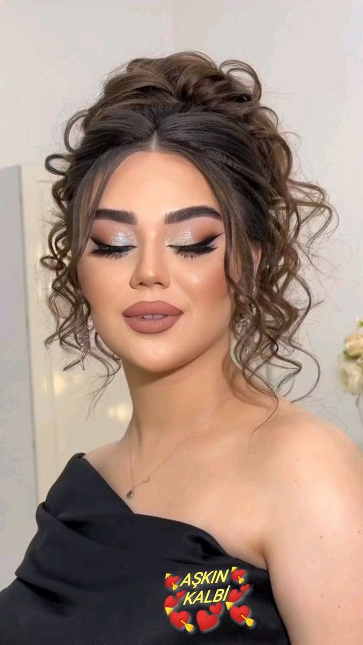 Albanian Hairstyles, Makeover Makeup, Easy Hairstyles For Thick Hair, Simple Makeup Tips, Smink Inspiration, Long Hair Wedding Styles, Peinados Fáciles Para Cabello Corto, Glam Look, Hair Tutorials For Medium Hair