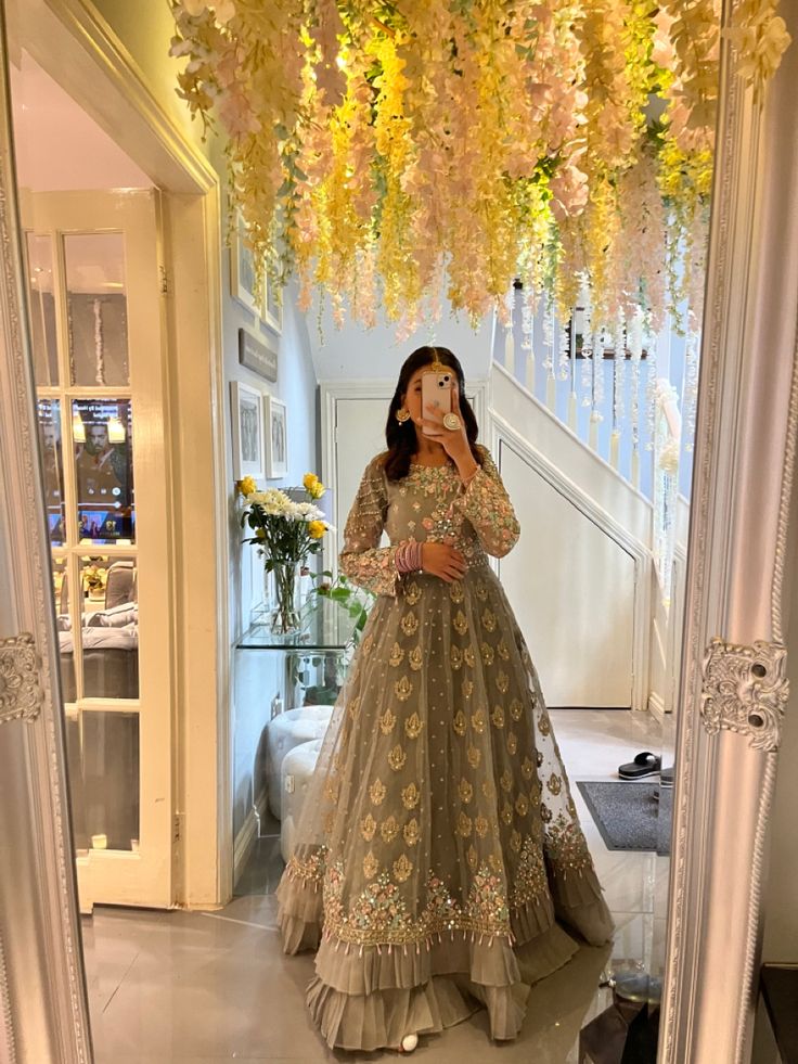 Mendhi, Asian outfit, Wedding vibes, wedding deco, Indian outfit, Asian wedding, indian, pakistani Japanese Wedding Dress, Pakistan Dress, Desi Dress, Desi Wedding Dresses, Asian Wedding Dress, Latest Bridal Dresses, Traditional Indian Dress, Pakistani Wedding Outfits, Pakistani Fancy Dresses