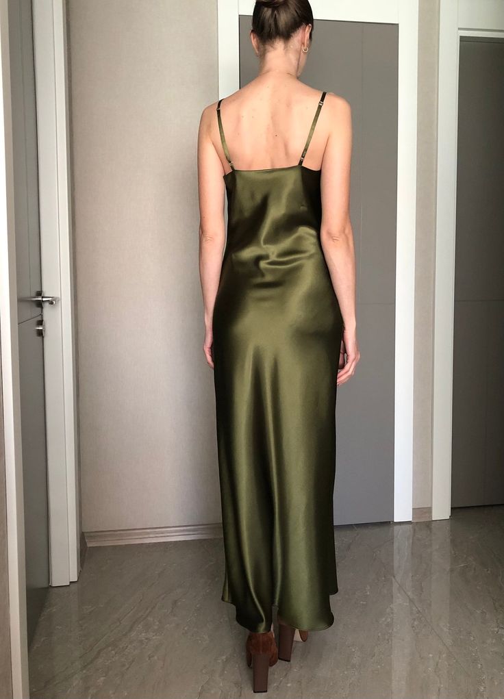 This silk satin slip dress can be worn as a bridesmaid dress, party and date dress and for many other occasions. Made of satin silk. DESCRİPTİON:  -Adjustable straps.  -Designed for a slim but relaxed fit.  -Unlined. -Cut on the right side. İt is a custom made dress, tailored according to your preferences, you can choose the length of the dress and order it without cut on the right side. While ordering write your bust, waist and hips measure, so the dress will be made to your size. Please enquir Rose Gold Dress, Silk Satin Dress, Bias Cut Dress, Date Dresses, Satin Maxi, Satin Slip, Satin Slip Dress, Satin Silk, Green Silk