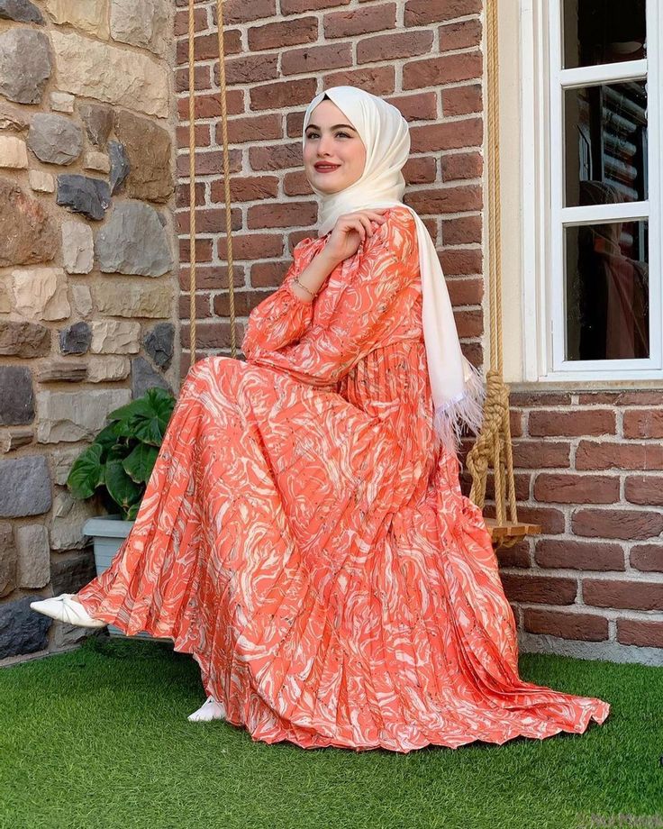 Turuncu Renk Nasıl Kombinlenir? Orange Dress Hijab, Orange Hijab Outfit, Saree, Maxi Dress