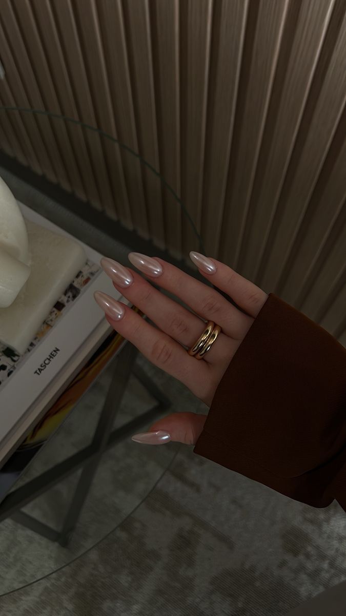 Chrome Nails Europe Nails, Hoco Nails, Graduation Nails, Formal Nails, Pearl Nails, Almond Acrylic Nails, Clean Nails, Girls Nails, Minimalist Nails