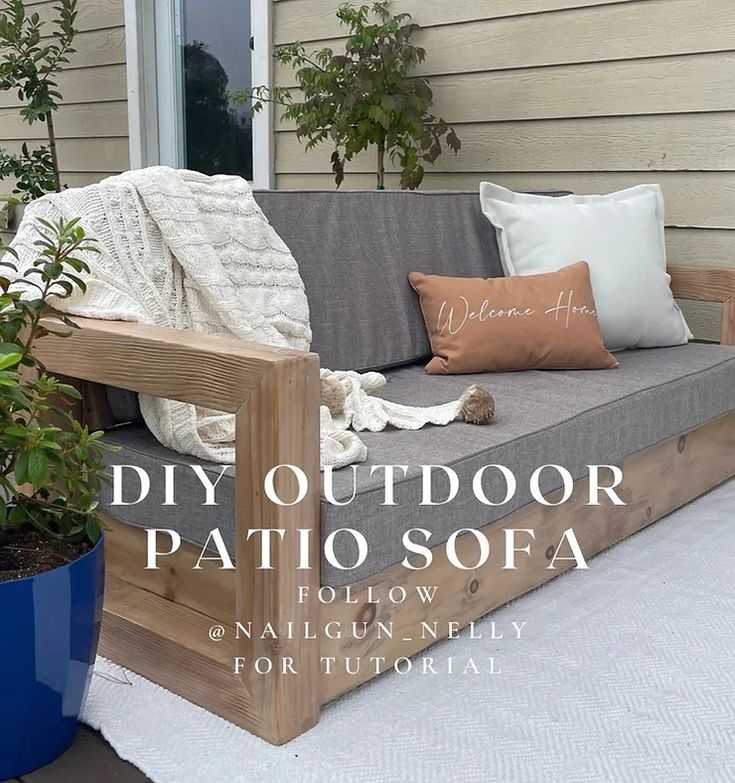 an outdoor patio sofa made out of pallets with pillows and plants on the back