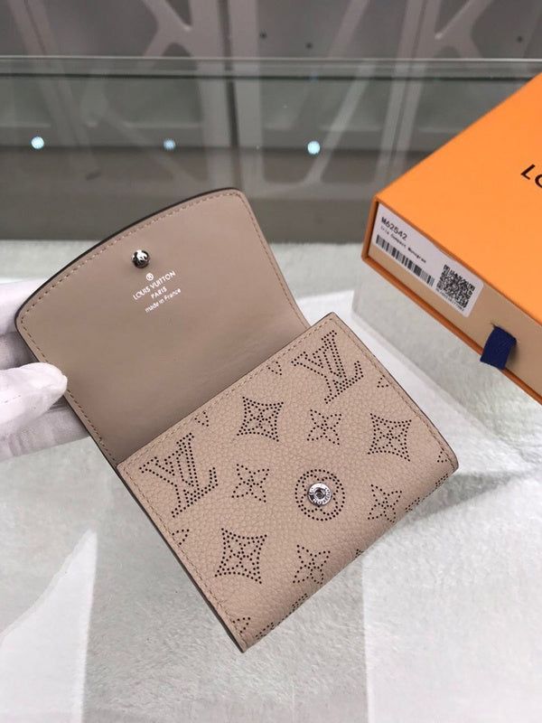 Charm Fashion Lu-Vi bags - 9145 A+ Excellent Quality copies; Contact us if you've any questions in your mind. Fan Fashion, Branded Packaging, Ladies Handbags, Trendy Tote, Luxury Items, Grade 1, Evening Bags, Louis Vuitton Bag, Contact Us