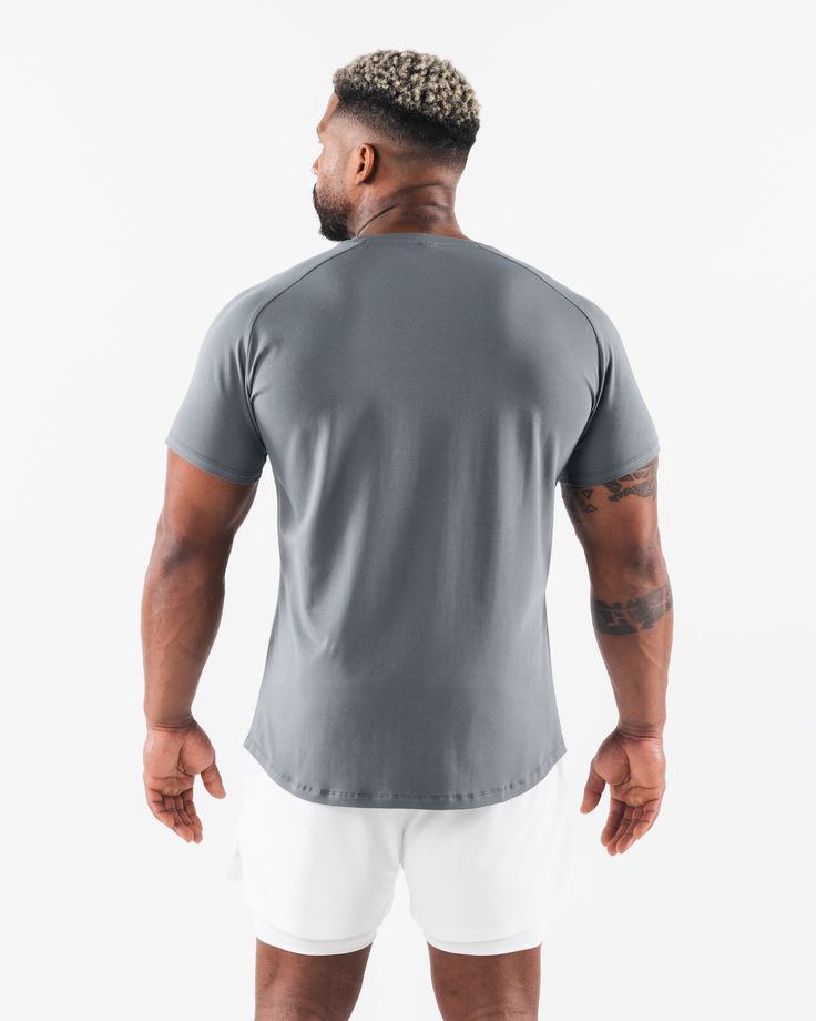 HIGHLIGHTS Fitted short sleeve Sweat-wicking, breathable fabric Rubberized aplique on chest Soft stretch fabric Straight hemline style FIT SUGGESTION. This item runs true to Alphalete’s standard. fit.. If you are between sizes, we recommend sizing up. Model is 6’0”/183cm, wearing a size XL with a 47”/120cm chest.. MATERIALS AND WASHING DIRECTIONS 96% Cotton and 4% Spandex. We recommend washing inside-out on a cold setting. Hang to dry Our Core Tee Shirt returns with an updated look and feel. Our Short Sleeve T-shirt For Workout, Gray Athleisure T-shirt For Running, Sporty Gray T-shirt For Running, Sporty Athletic Heather T-shirt With Moisture-wicking, Fitted Gray T-shirt For Sports, Fitted Jersey T-shirt For Sports, Fitted Short Sleeve Sports T-shirt, Gray Moisture-wicking Athleisure T-shirt, Gray Crew Neck T-shirt For Light Sports