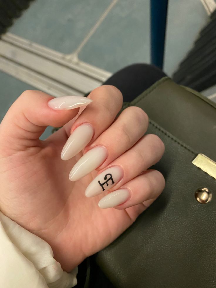 Letter E On Nails, Plain Acrylic Nails, White Tip Acrylic Nails, Acrylic Nails Ideas, White Acrylic Nails, Basic Nails, Casual Nails, Simple Acrylic Nails, Glow Nails