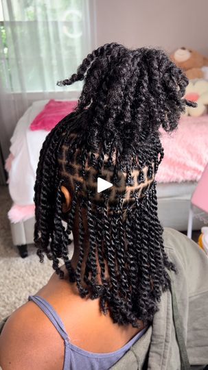 Jumbo Two Strand Twist Natural Hair, Double Strand Twist Women, Types Of Twists Black Hair, Two Strand Twist Women, Twists With Natural Hair, Kinking Braids Hair Styles, Natural Two Strand Twist Styles, Kinking Hair Styles, Twist With Weave