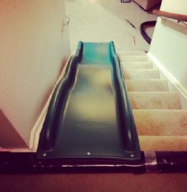 an empty escalator sitting on top of a carpeted floor