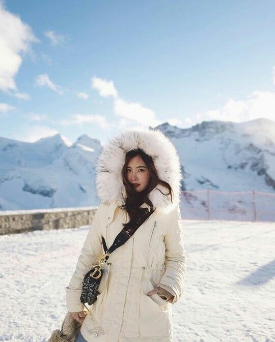 White Parka Outfit, Very Cold Winter Outfits Snow, Cold Winter Outfits Snow, Very Cold Winter Outfits, Parka Outfits, Winter Outfit Snow, Cold Winter Outfits, White Parka, Parka Outfit