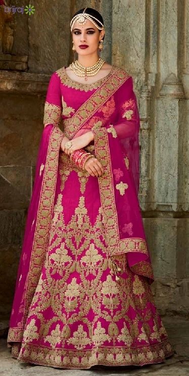 Chandni Chownk Lehengas Online! Wedding Ring Ceremony, Beautiful Lehengas, Bridal Wedding Lehenga, Bridal Makeup Hairstyles, Wedding Velvet, Wedding Bridal Makeup, Red Lehenga Choli, Sari Lehenga, Bridal Lehenga Online