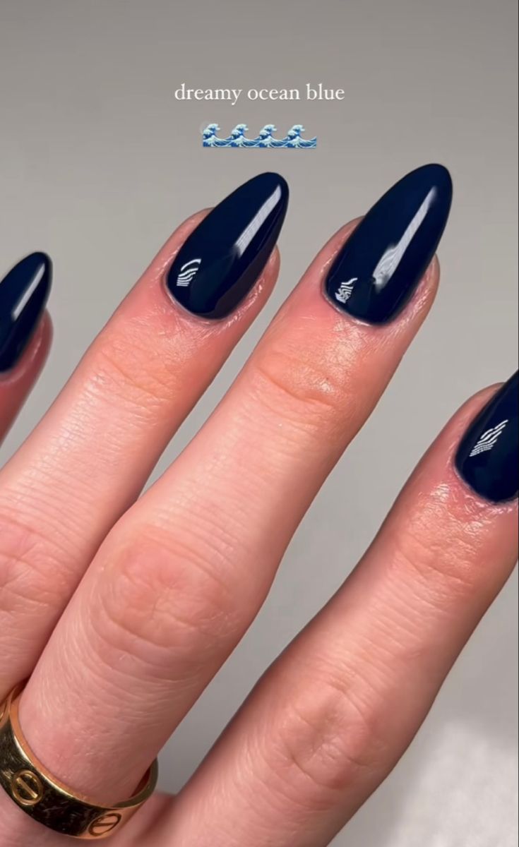 Nude Winter Nails, Trendy Winter Nails, Autumn Looks, Dark Blue Nails, Navy Nails, One Color Nails, Nail Colors Winter, Smink Inspiration, Makijaż Smokey Eye