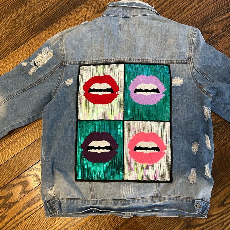 Denim Jacket With Sequin Appliqu And Pearls Fall Denim Outerwear With Patches, Trendy Blue Outerwear With Patches, Blue Fall Outerwear With Patches, Trendy Medium Wash Outerwear With Patches, Sequin Appliques, Fashion 2024, Jean Jackets, Jean Coat, Jean Jacket