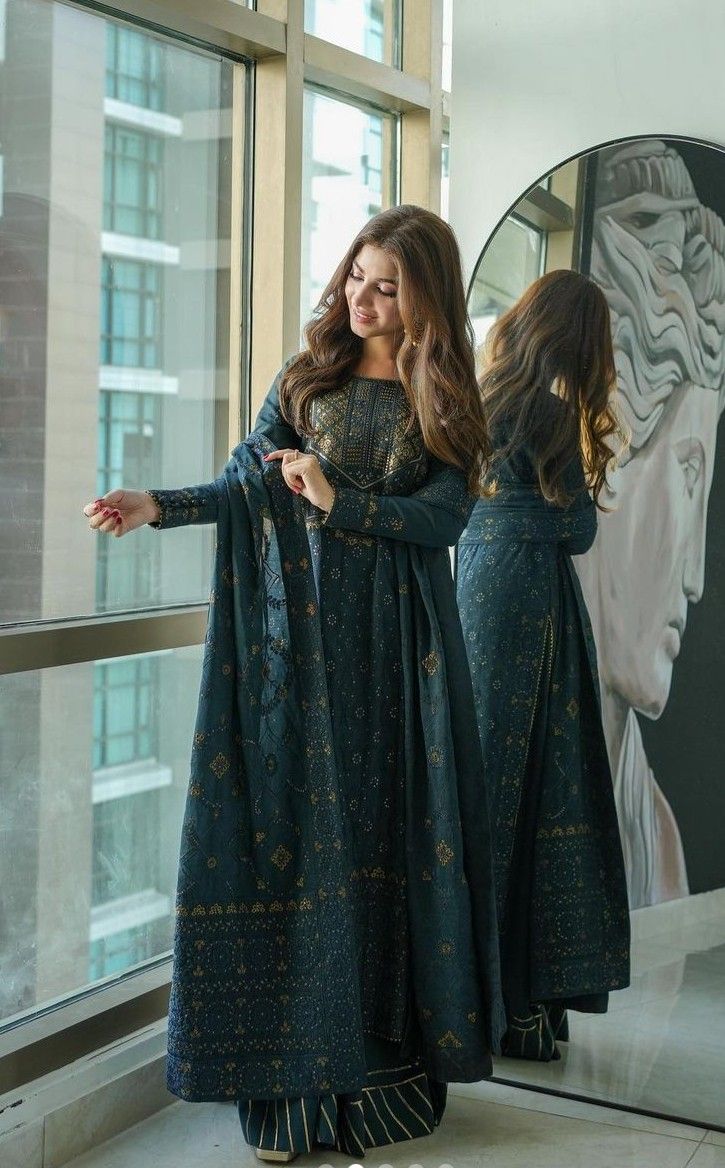 Eid Pics, Kinza Hashmi, Body Hot, Colour Combinations Fashion, Dresses Design, Eid Dresses, Traditional Indian Outfits, Simple Outfit, Stylish Dress Book